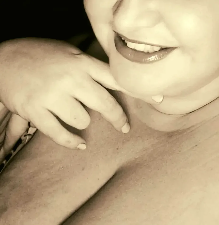 Amira, 37