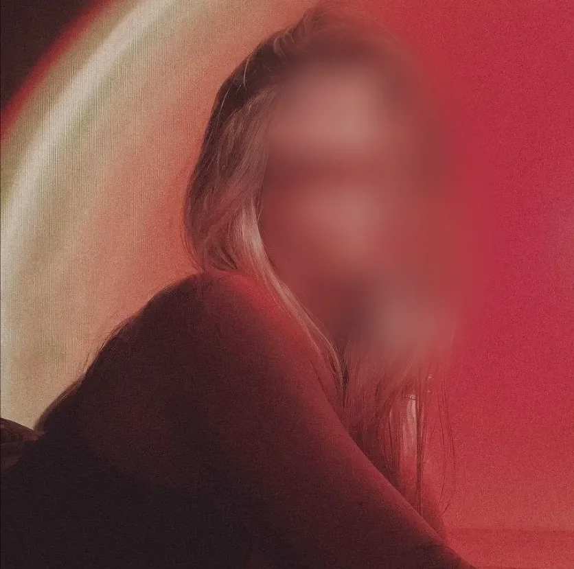 Claudia, 23