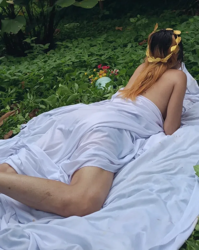 Esra, 34