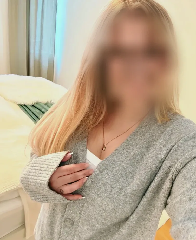 Manuela, 36