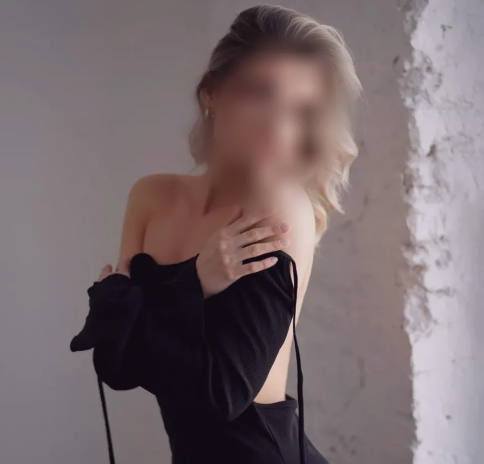 Selina, 25
